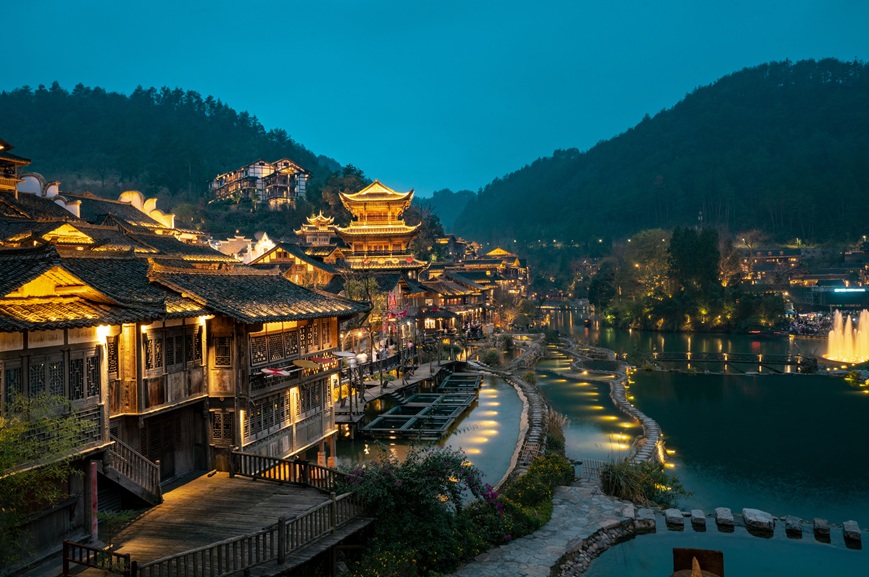 贵州遵义乌江寨夜景(企业商用).jpg