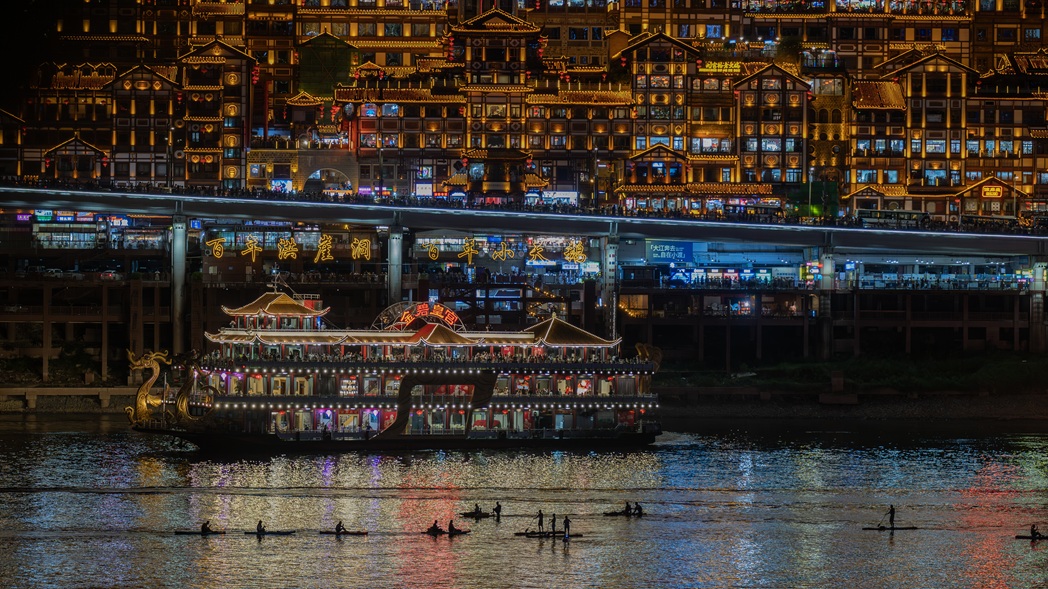 重庆夜晚洪崖洞.jpg