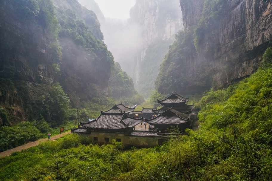 重庆武隆天坑地缝国家地质_(企业商用).jpg